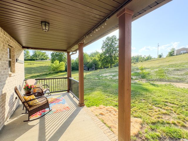 1631A Rock Bridge Rd, Bethpage, TN 37022