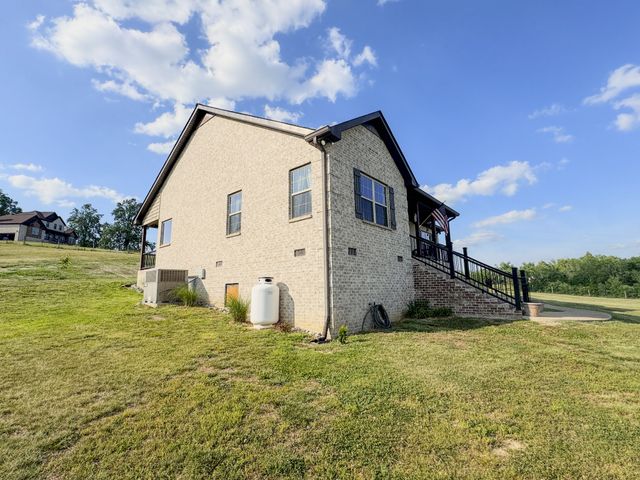 1631A Rock Bridge Rd, Bethpage, TN 37022