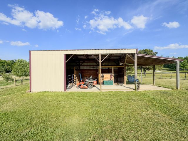 1631A Rock Bridge Rd, Bethpage, TN 37022