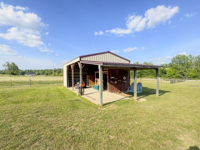 1631A Rock Bridge Rd, Bethpage, TN 37022