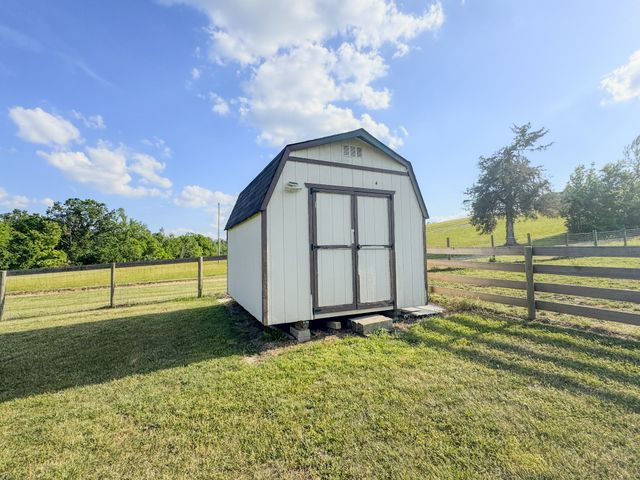 1631A Rock Bridge Rd, Bethpage, TN 37022