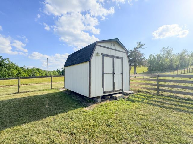 1631A Rock Bridge Rd, Bethpage, TN 37022