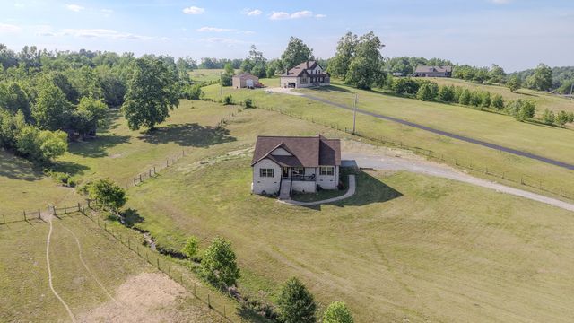 1631A Rock Bridge Rd, Bethpage, TN 37022