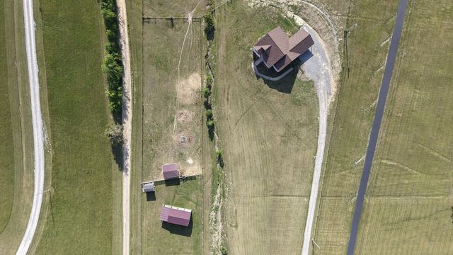 1631A Rock Bridge Rd, Bethpage, TN 37022