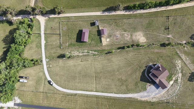 1631A Rock Bridge Rd, Bethpage, TN 37022