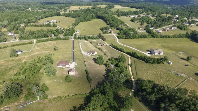 1631A Rock Bridge Rd, Bethpage, TN 37022