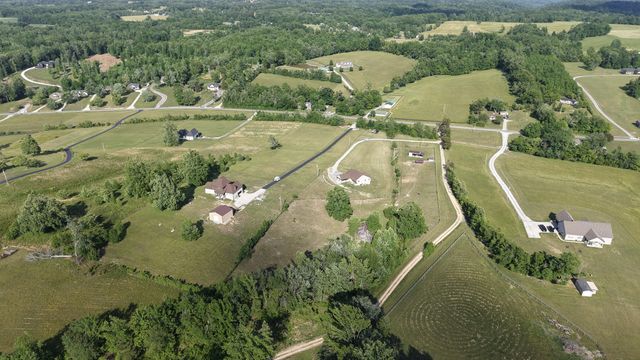 1631A Rock Bridge Rd, Bethpage, TN 37022