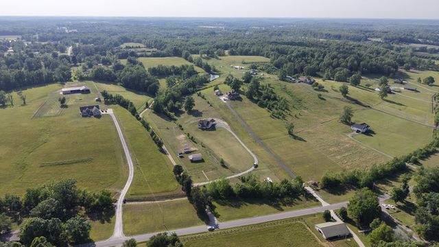 1631A Rock Bridge Rd, Bethpage, TN 37022