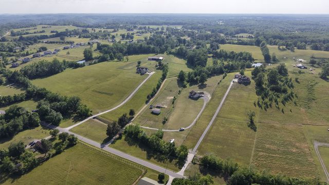 1631A Rock Bridge Rd, Bethpage, TN 37022