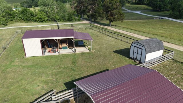 1631A Rock Bridge Rd, Bethpage, TN 37022
