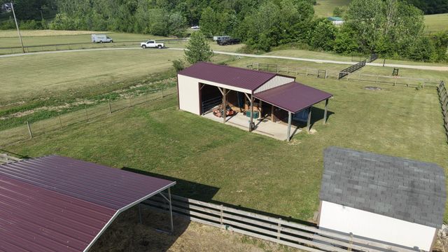 1631A Rock Bridge Rd, Bethpage, TN 37022