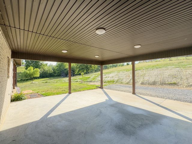 1631A Rock Bridge Rd, Bethpage, TN 37022