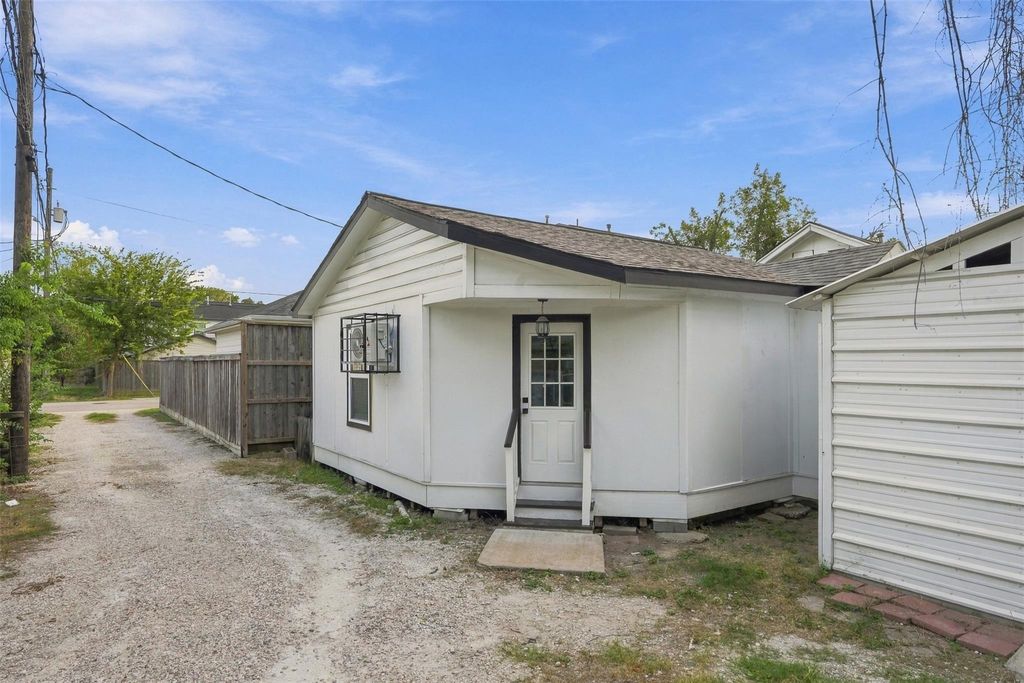 1204 Cordell B, Houston, TX 77009