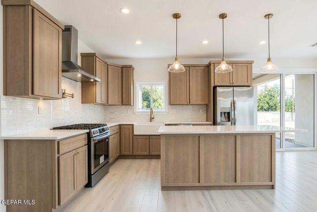 700 Rosa Blanca Drive, Socorro, TX 79927
