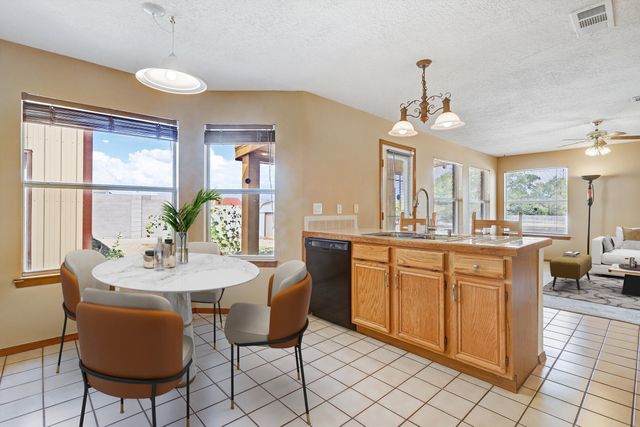 8101 SHEFFIELD Place NW, Albuquerque, NM 87120