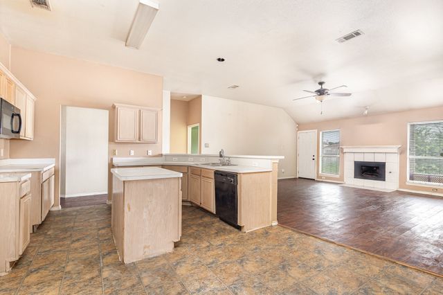 2613 Wild Grove Lane, Lancaster, TX 75146