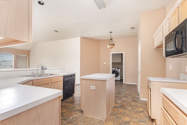 2613 Wild Grove Lane, Lancaster, TX 75146