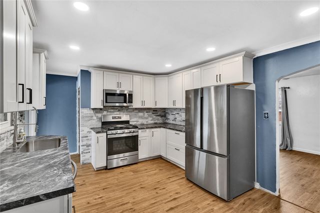 240 Wilkins Ave, E Pittsburgh, PA 15112