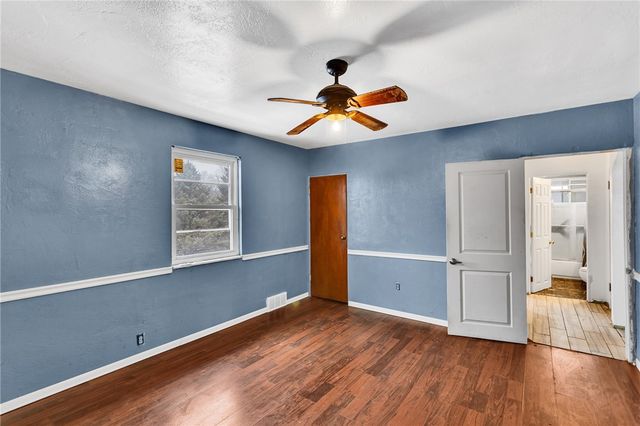 240 Wilkins Ave, E Pittsburgh, PA 15112