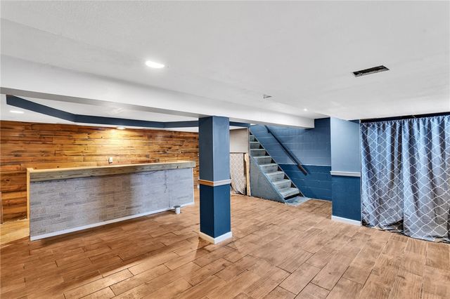 240 Wilkins Ave, E Pittsburgh, PA 15112