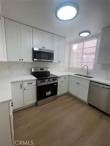 5429 Newcastle 215, Encino (los Angeles), CA 91316