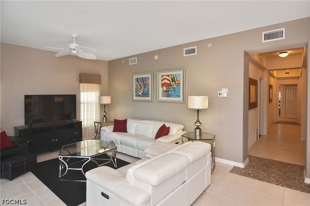 10021 Lake Cove DR 101, Fort Myers, FL 33908