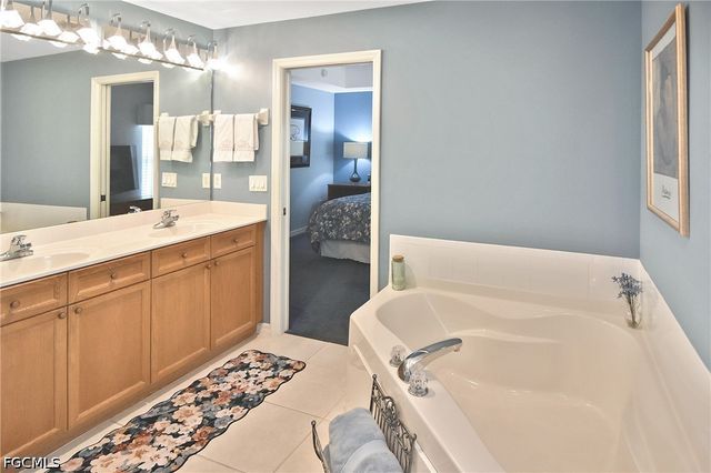 10021 Lake Cove DR 101, Fort Myers, FL 33908