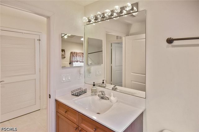 10021 Lake Cove DR 101, Fort Myers, FL 33908