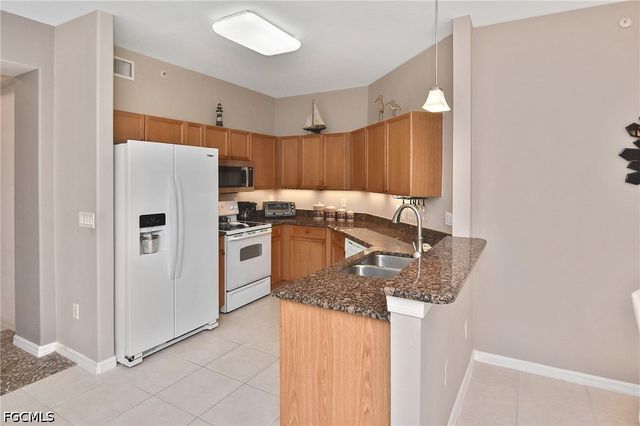 10021 Lake Cove DR 101, Fort Myers, FL 33908