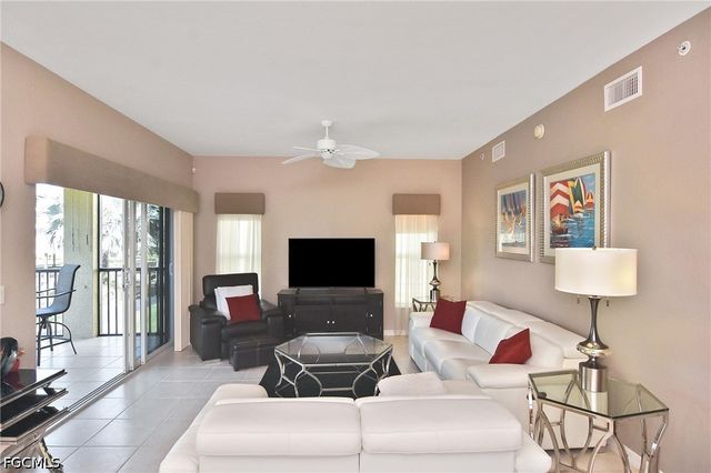 10021 Lake Cove DR 101, Fort Myers, FL 33908