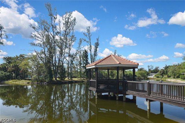 10021 Lake Cove DR 101, Fort Myers, FL 33908