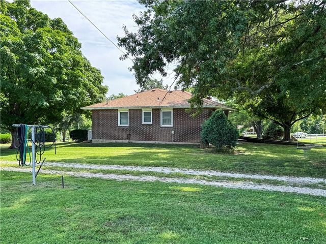 22217 S Victory Road, Spring Hill, KS 66083