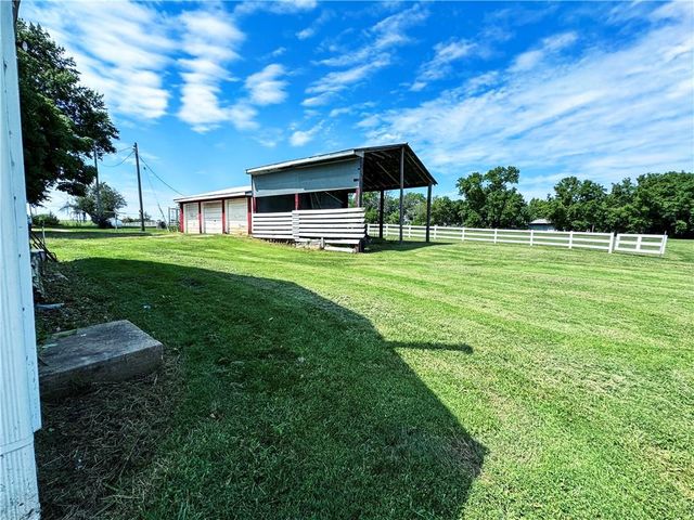 22217 S Victory Road, Spring Hill, KS 66083