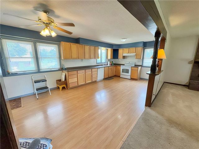 22217 S Victory Road, Spring Hill, KS 66083