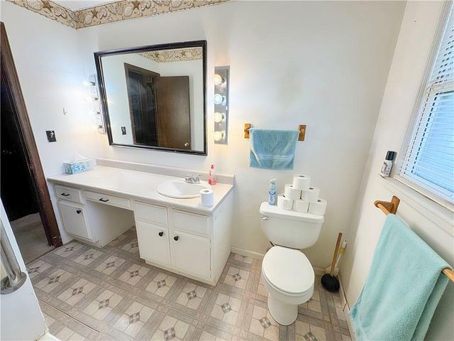 22217 S Victory Road, Spring Hill, KS 66083