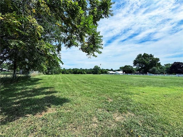 22217 S Victory Road, Spring Hill, KS 66083
