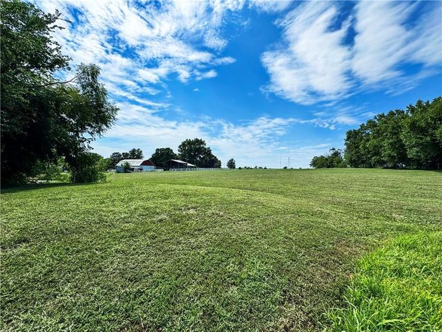 22217 S Victory Road, Spring Hill, KS 66083
