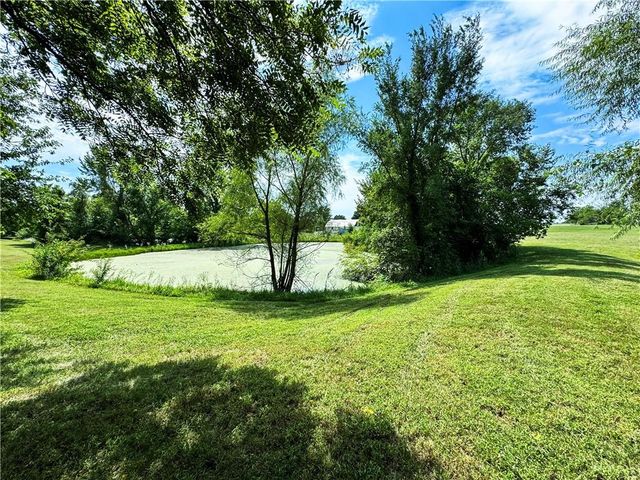 22217 S Victory Road, Spring Hill, KS 66083