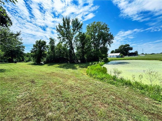 22217 S Victory Road, Spring Hill, KS 66083