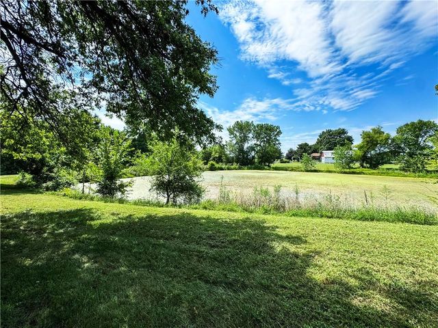 22217 S Victory Road, Spring Hill, KS 66083
