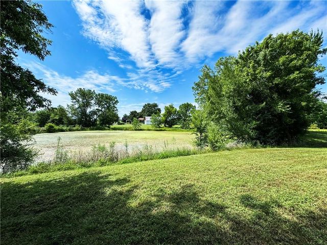 22217 S Victory Road, Spring Hill, KS 66083