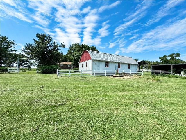 22217 S Victory Road, Spring Hill, KS 66083