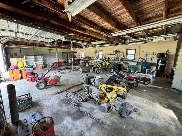 22217 S Victory Road, Spring Hill, KS 66083