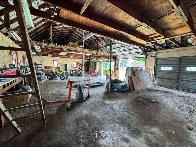 22217 S Victory Road, Spring Hill, KS 66083