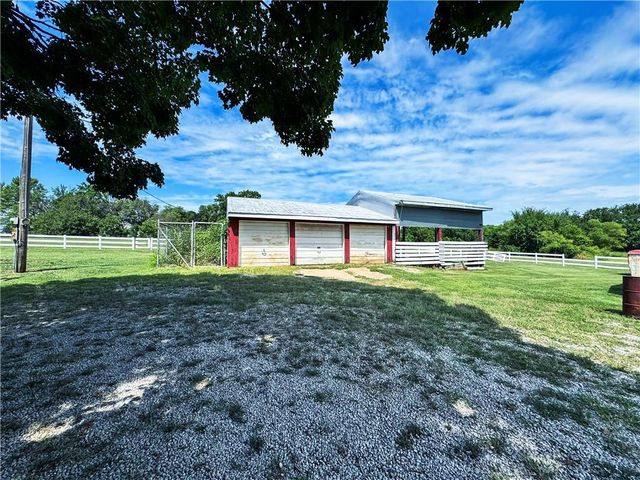 22217 S Victory Road, Spring Hill, KS 66083