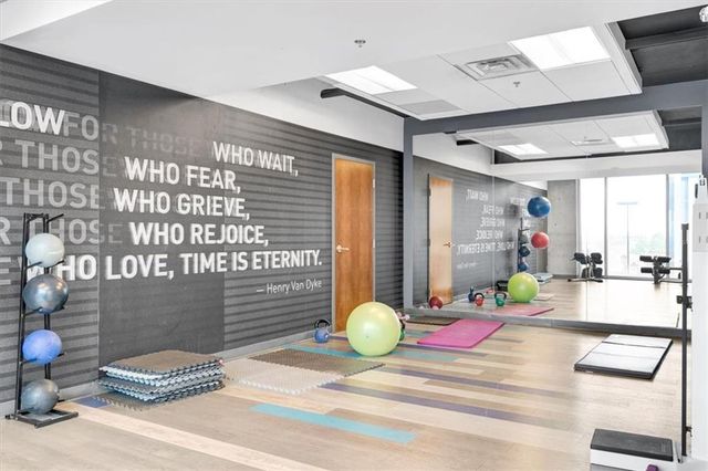 400 W Peachtree NW Street 1211, Atlanta, GA 30308