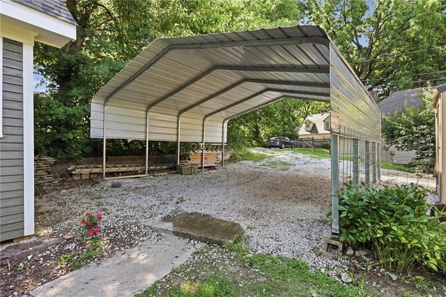 121 Spruce Street, Leavenworth, KS 66048
