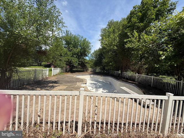 160 LAWRENCE CORNER RD, Elmer, NJ 08318