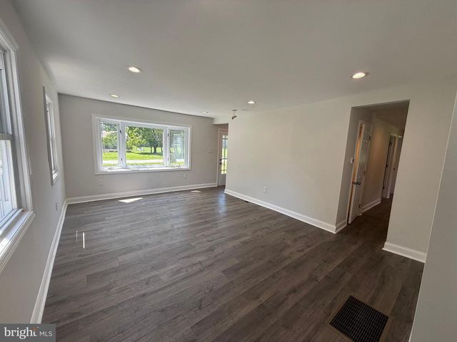 160 LAWRENCE CORNER RD, Elmer, NJ 08318