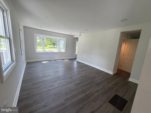 160 LAWRENCE CORNER RD, Elmer, NJ 08318